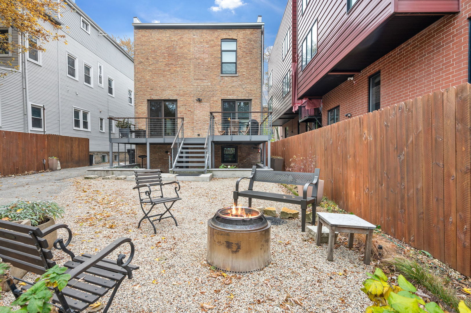 Building Photo - 1252 W Carmen Ave