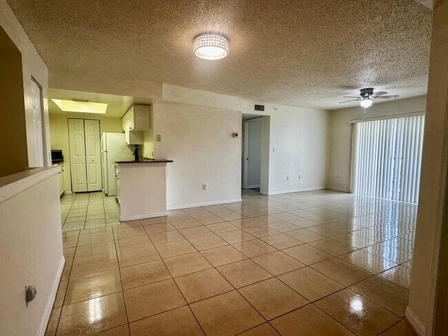 Building Photo - 1300 Crestwood Ct S