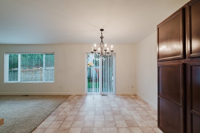 Building Photo - 2805 Alyssa Ct SE