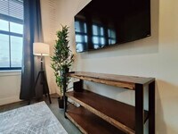 Building Photo - 212 W Roberts Ave