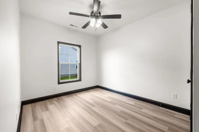 Building Photo - 506 Victoria Wy