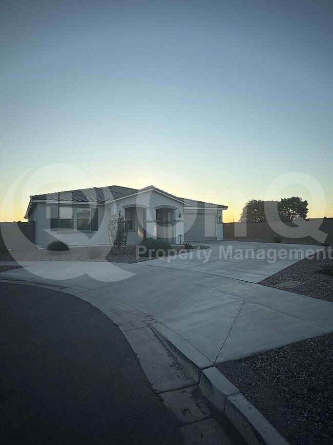Building Photo - 9320 S 30th Ln