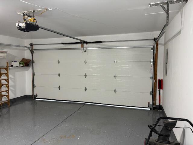 Building Photo - 3677 Beech Dr