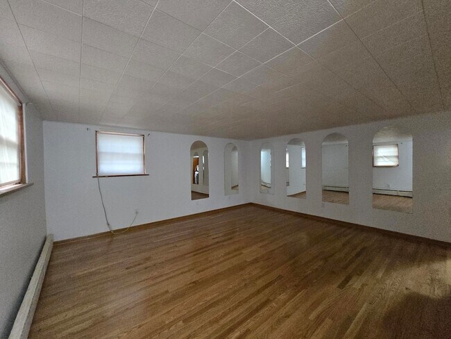 Building Photo - 535 E 43rd Ave