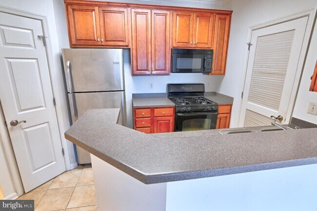 Building Photo - 21216 McFadden Square