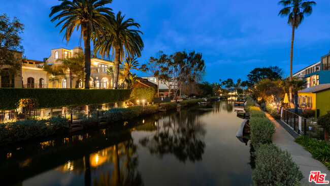 Building Photo - 405 Sherman Canal