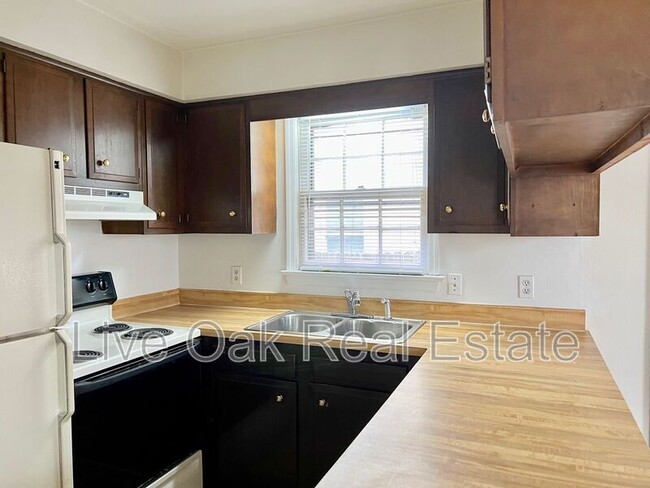 Building Photo - 1317 Cypress Ave