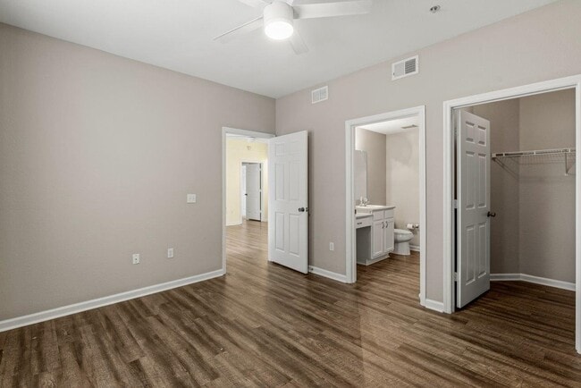 Building Photo - 2801 Chancellorsville Dr