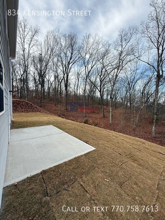 Building Photo - 834 Kensington St