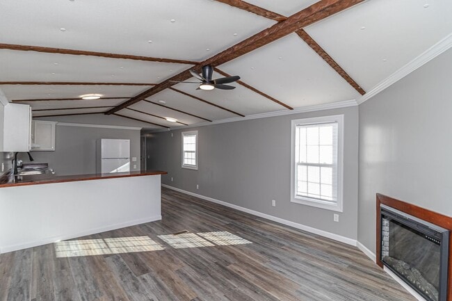 Building Photo - IMMACULATE 3 BR | 2 BA in Pikeville! Lawn ...