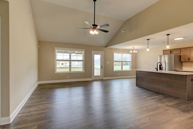 Building Photo - Stunning Like-New Home with Open Floor Pla...