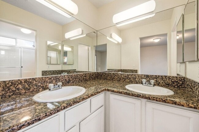 Building Photo - Spacious 4BR Home with Main-Level Primary Suite & No HOA!