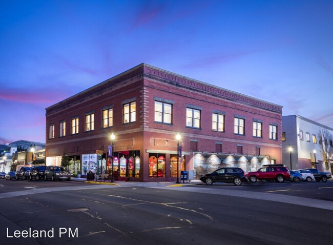 Building Photo - 400-406 E 2nd St