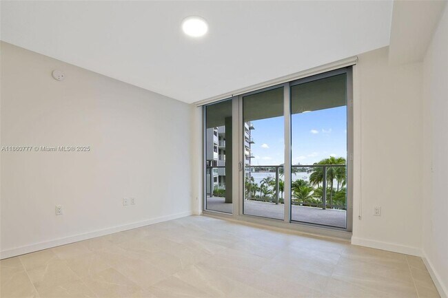 Building Photo - 1500 Bay Rd
