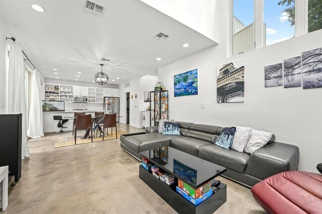 Building Photo - 1208 Woodland Ave