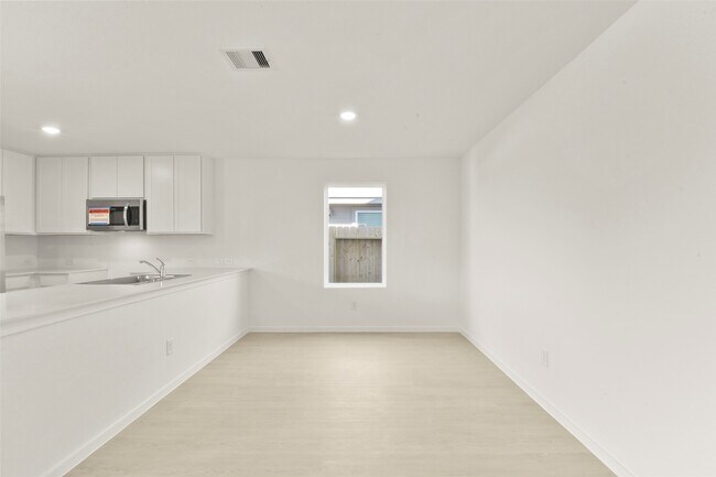 Building Photo - 12403 Mountain Daisy Rd
