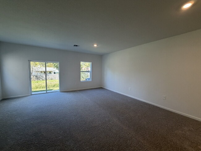Building Photo - Brand New Townhome in Tara Serena – Gaines...
