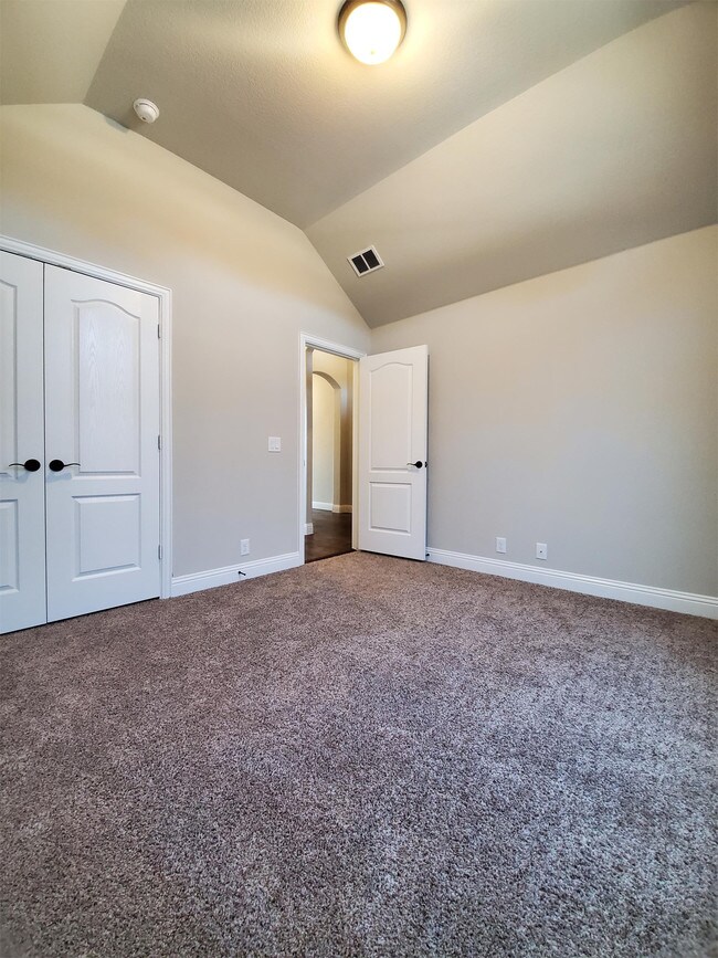 Building Photo - 504 Endicott Dr