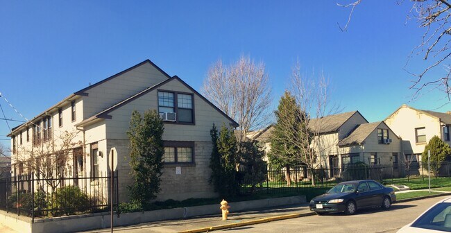 Primary Photo - 115 N Ivy St