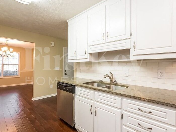 Building Photo - 176 Azalea Dr