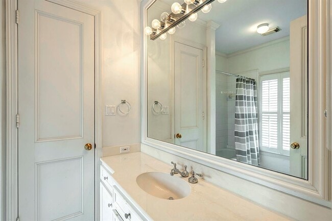 Building Photo - 57 Briar Hollow Ln