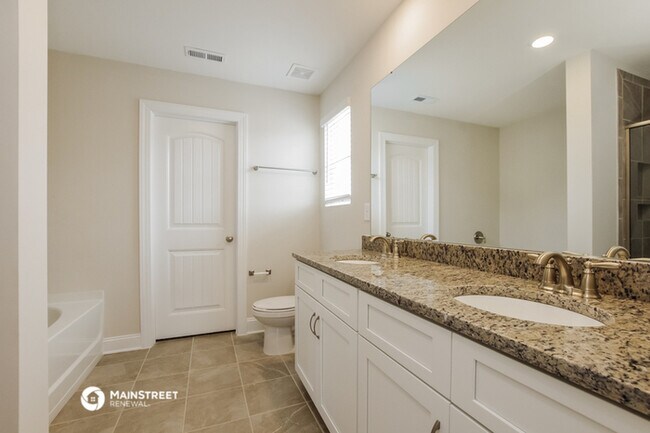 Building Photo - 3909 Allenby Pl