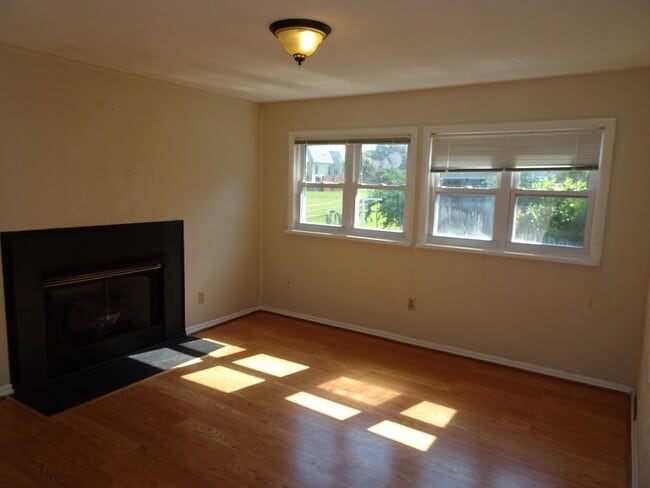 Building Photo - Single Home in Holiday Park for Rent