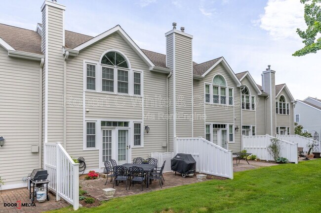 Building Photo - 8 St Andrews Cir