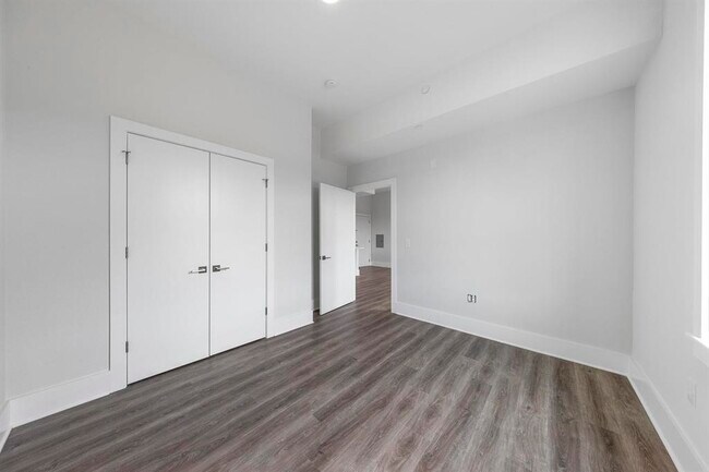 Building Photo - 660 Grand St