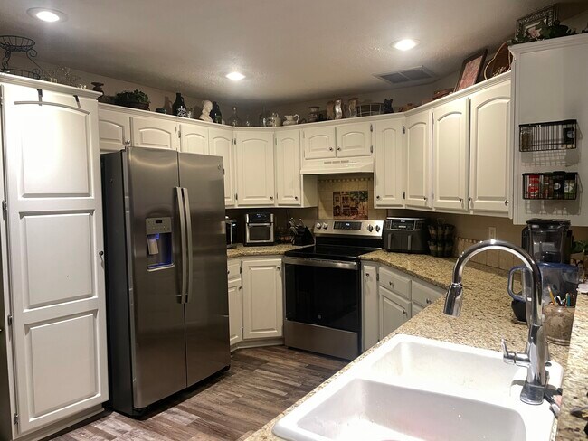 Building Photo - 4060 W Mesa St