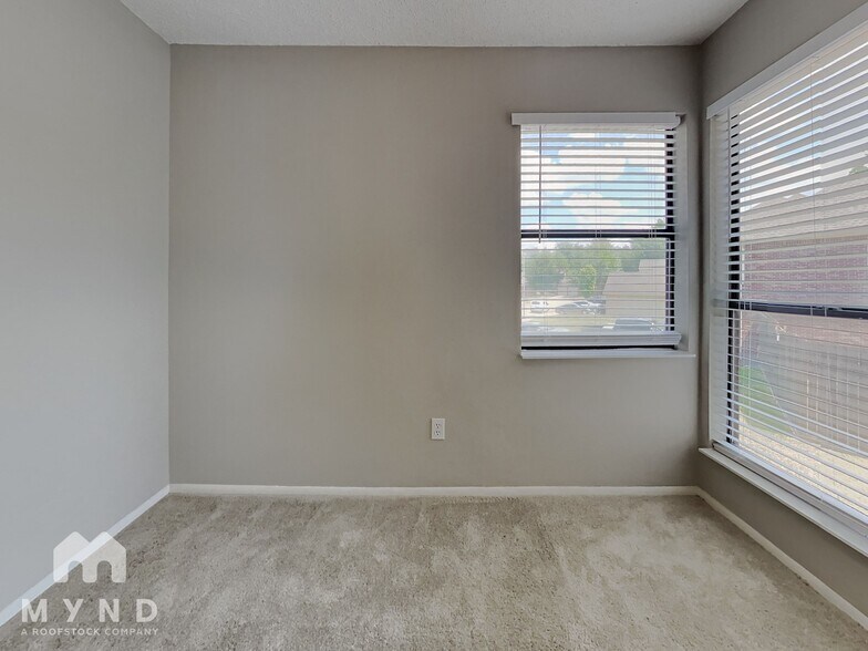 Building Photo - 10826 Riana Dr