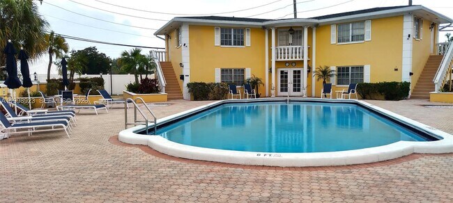 Building Photo - 2230 NE 56th Pl