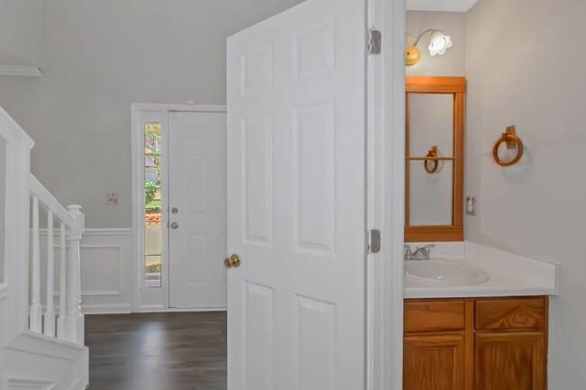 Building Photo - 3309 Touchwood Ct SW