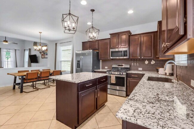 Building Photo - "Charming 3-Bed Oasis with 2.5 Baths in Sa...