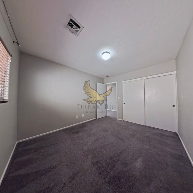 Building Photo - 548 Haunts Walk Ave