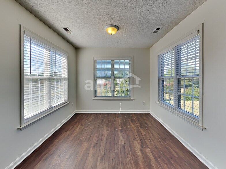 Building Photo - 5464 Grand Traverse Dr