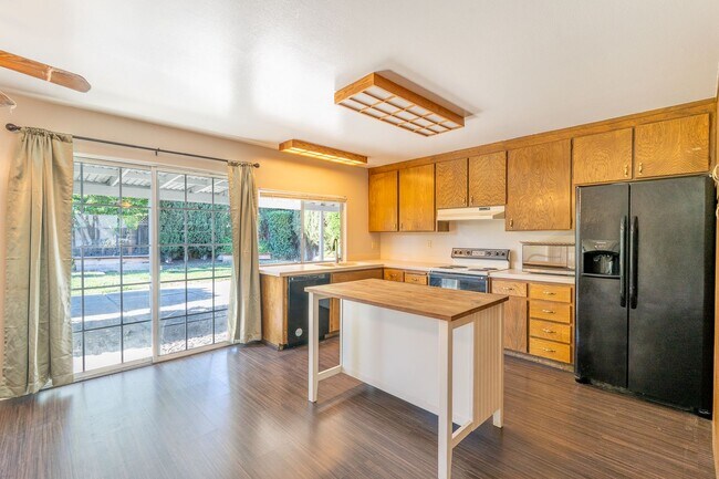 Building Photo - Coming Soon! 3 Bedroom Home in Great Gilroy Location!