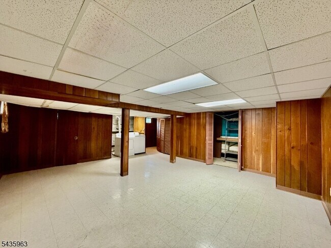 Building Photo - 65 Wabeno Ave