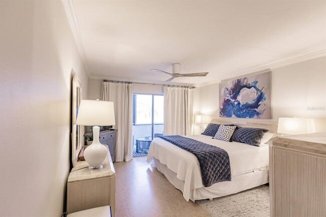 Building Photo - 1055 W Peppertree Dr