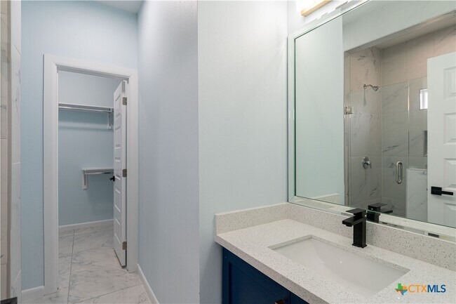 Building Photo - 1707 Angelina Dr