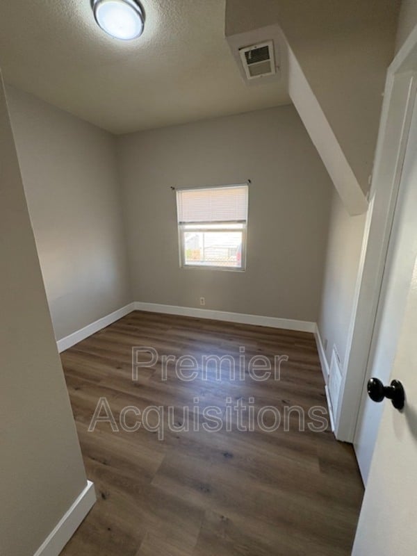 Building Photo - 2920 Hillcrest Ave