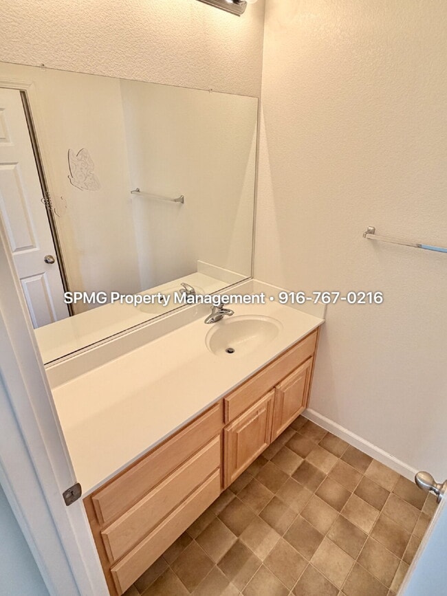 Building Photo - Beautifully Maintained 3 Bed / 2.5 Bath Home in South Natomas — New Appliances & Community Amenit...