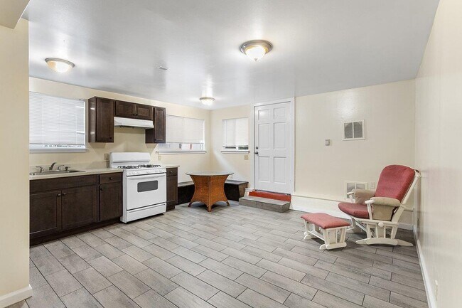 Building Photo - 1809 38th Ave