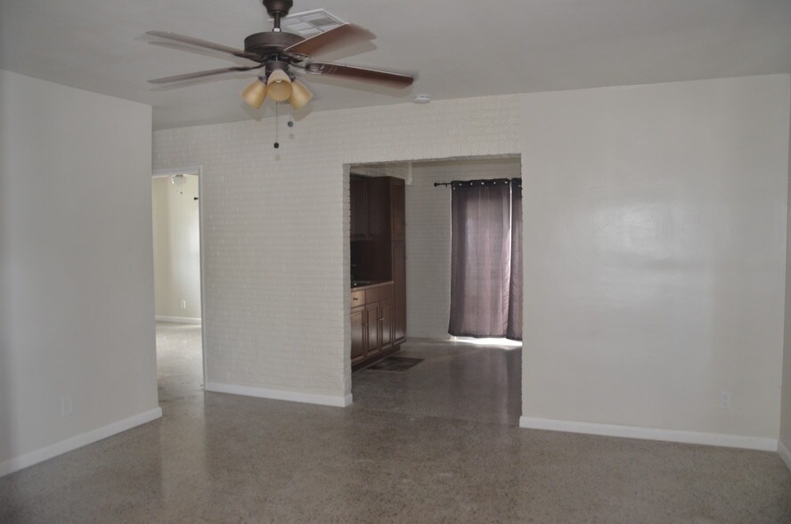 lounge - 1834 N 16th Ct