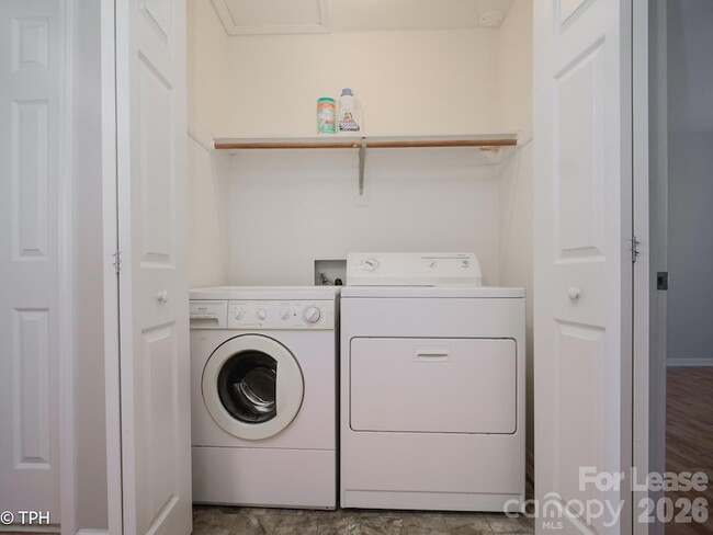 Building Photo - 6124 Heath Ridge Ct