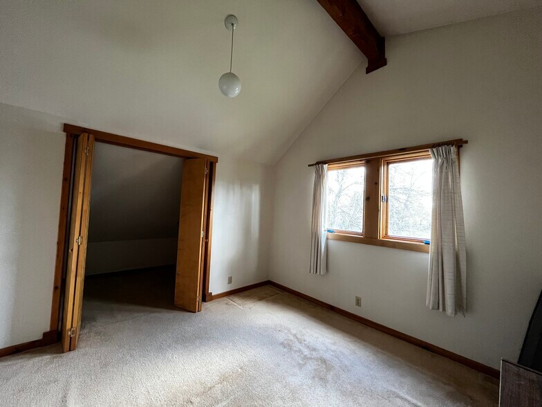 Building Photo - 3240 Rosebush Ln