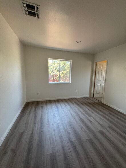 Building Photo - 428 Carleton Ave