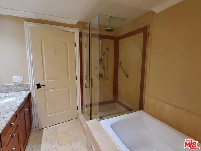 Building Photo - 1135 S Shenandoah St