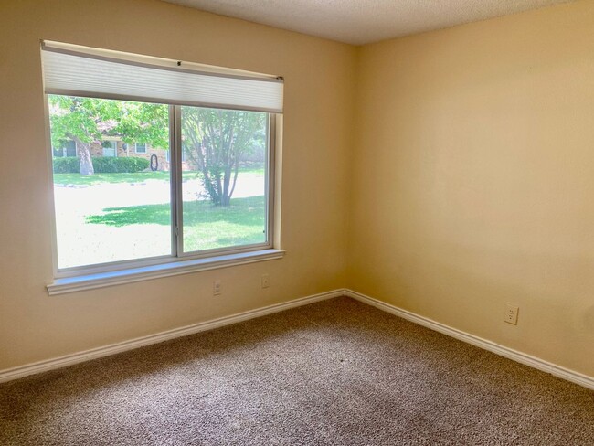 Building Photo - Lovely Home in Downtown Granbury