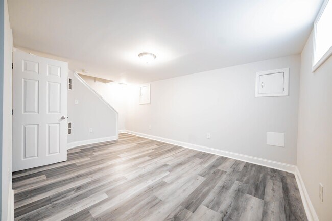 Building Photo - 2489 Fairway